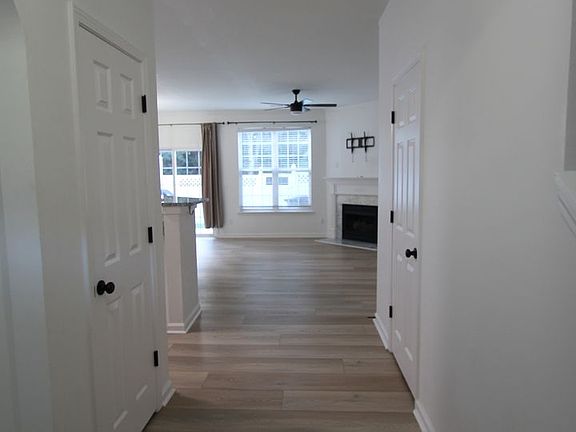 4th image of 706 Shellstone Pl