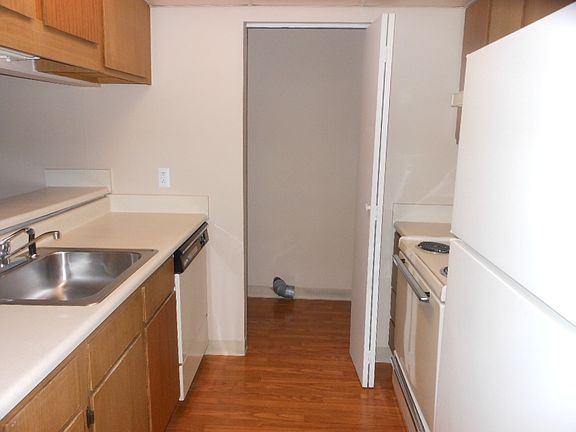 3rd image of 175 S Westmoor Ave APT E