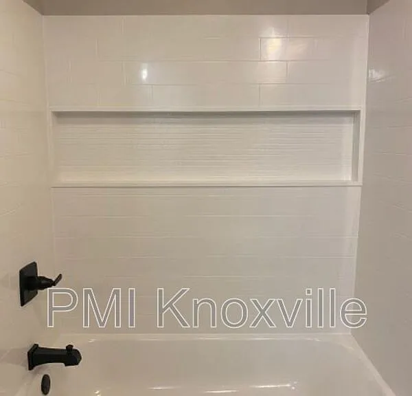 123 Ingersoll Ave #2 — Photo 8
