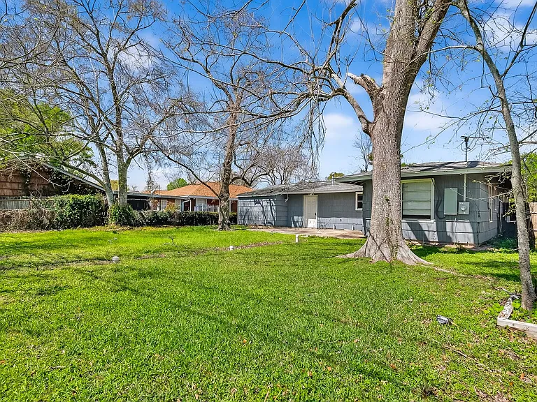 6022 Lyndhurst Dr — Photo 17