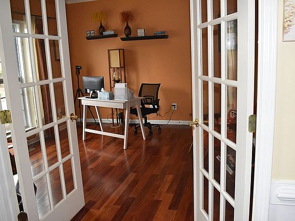 Main floor study/office