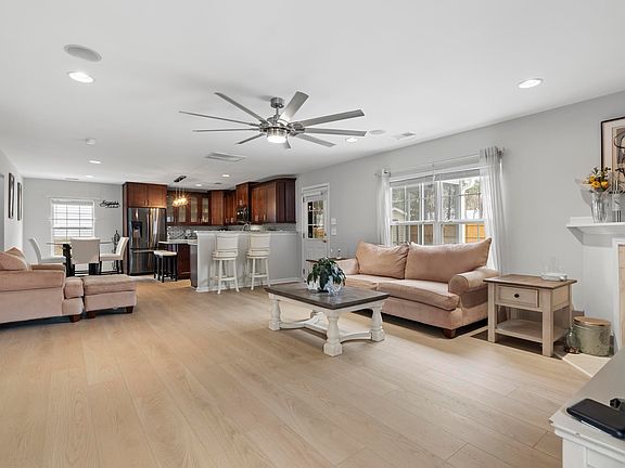 4th image of 333 Summer Bend Rd