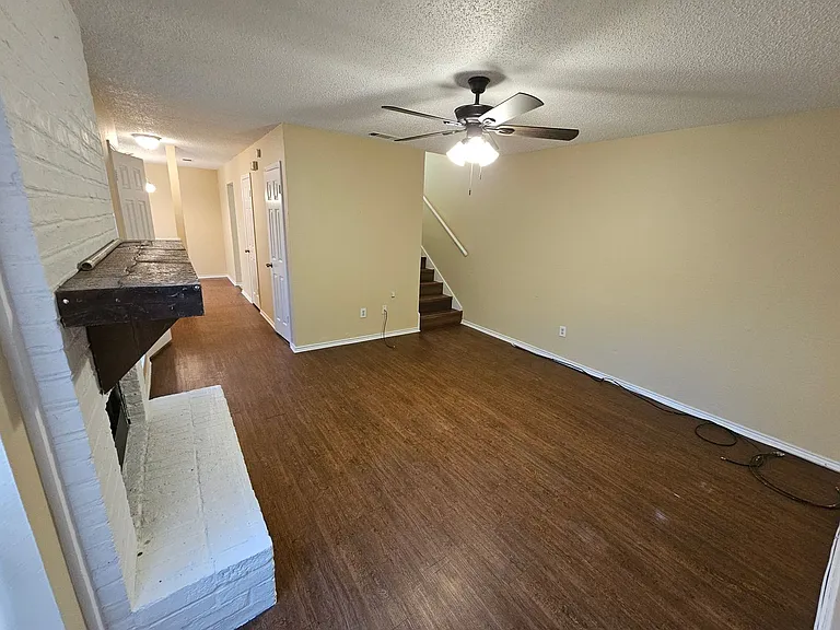 1400 Darr St #B — Photo 13