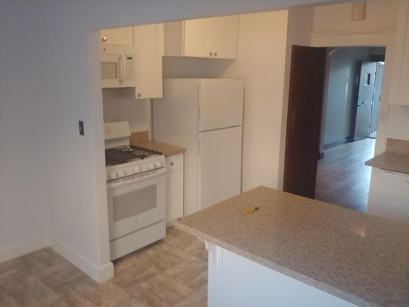 3rd image of 206 La Verne Ave