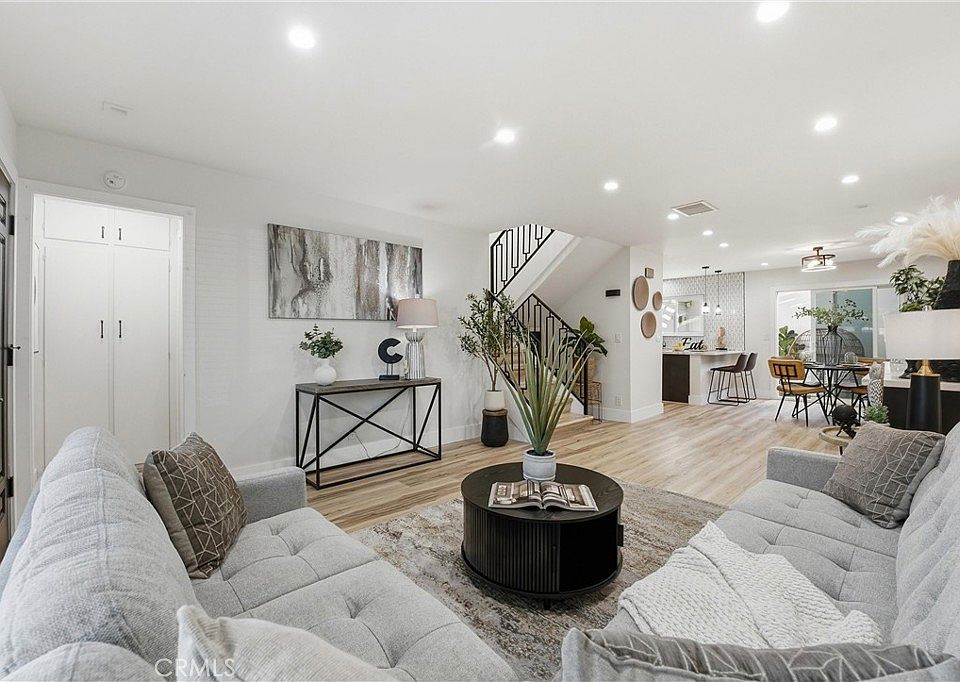 1st image of 106 Lexington Ln