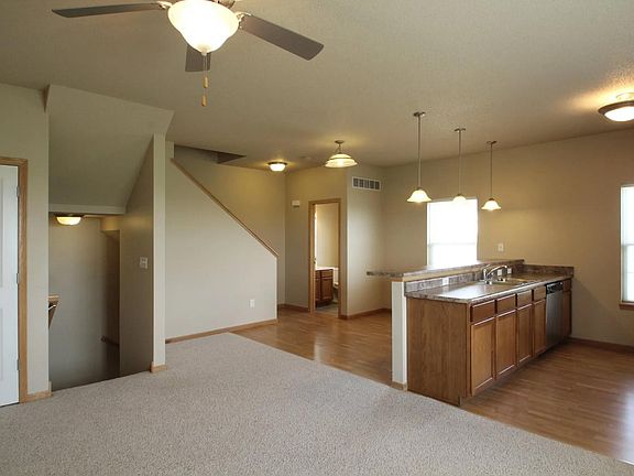 5th image of 405 Glenmoor Pl