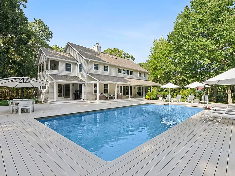39 Fresh Pond Rd — Photo 2