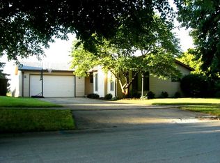 2006 Summit Dr, Urbana, IL 61802