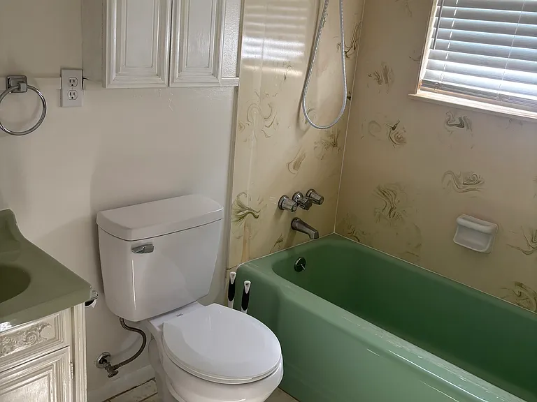 2037 Shadywood Ln — Photo 23