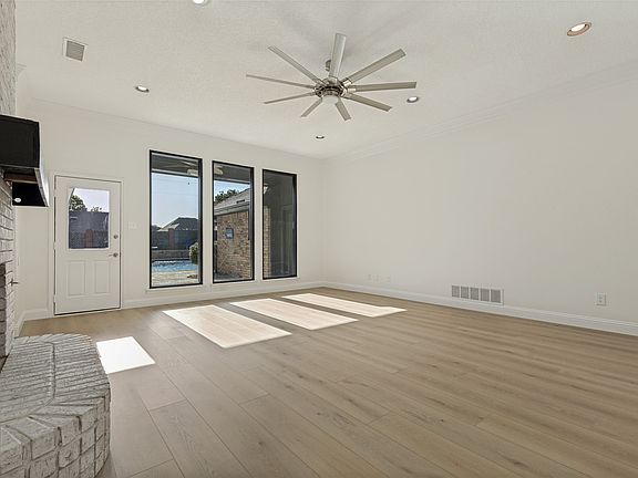 4th image of 3204 Channing Ln