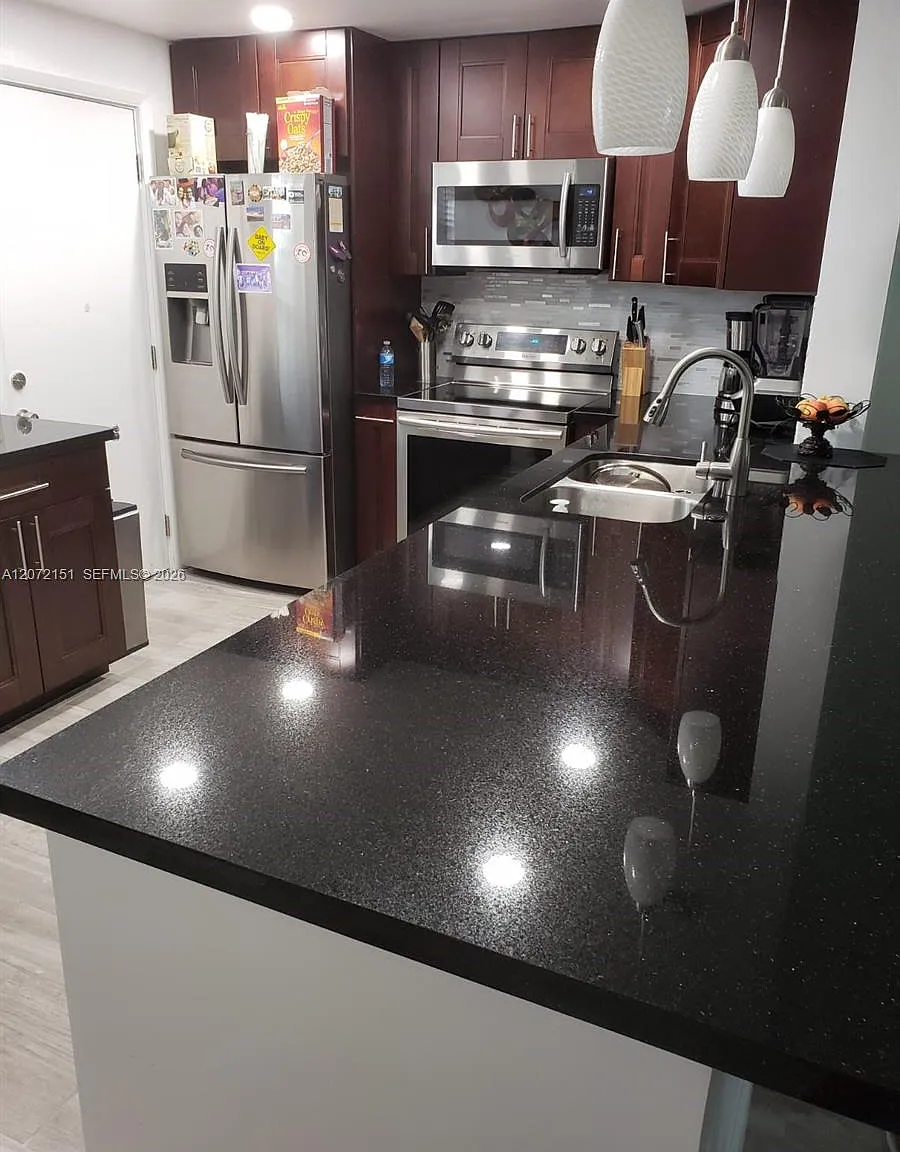 Meadowbrook Condo Apts Bl — Photo 3