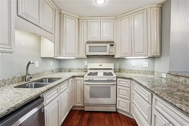 2511 Saint Charles Ave #302 — Photo 12