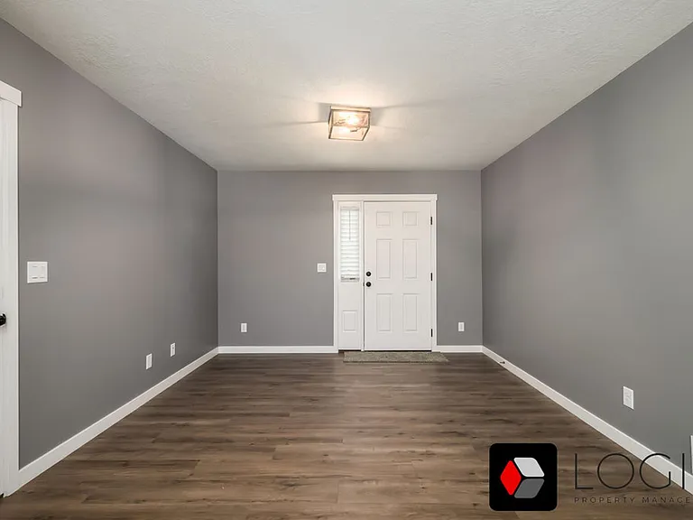4050 S Porter Ave — Photo 4