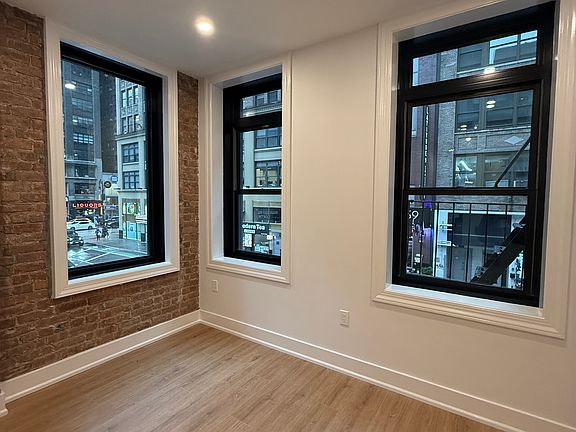 4th image of 307 W 39th St #2A