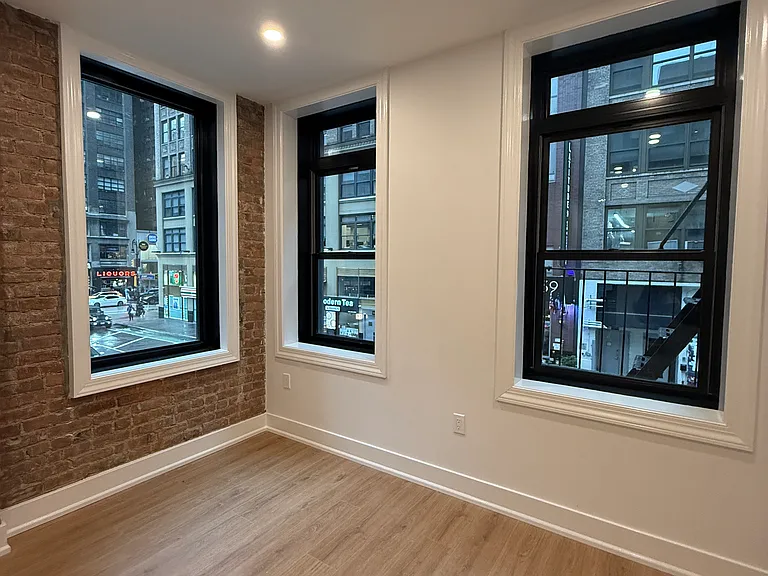 307 W 39th St #2A — Photo 4
