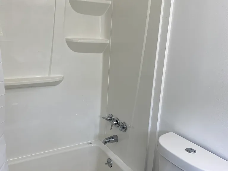 1042 Main St — Photo 9