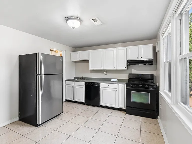 2801 Hinsdale Dr — Photo 8