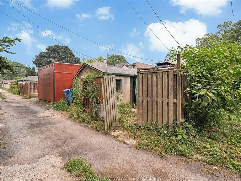 497 McKay Ave — Photo 31