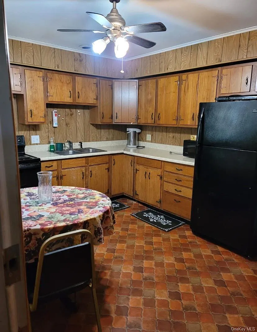 2 bed, 1.0 bath, 4118 sqft, $1,500 — Photo 2