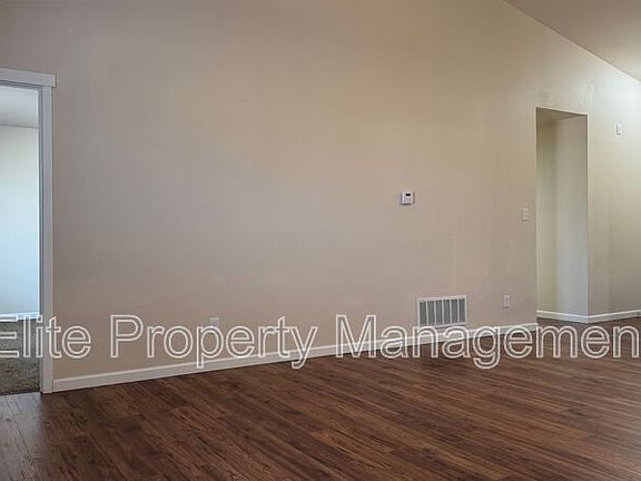 4th image of 983 S Palomar Dr