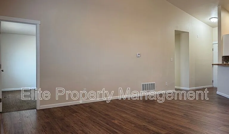 983 S Palomar Dr — Photo 4