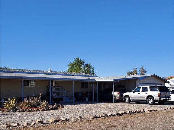 3rd image of 1089 E Spruce Dr