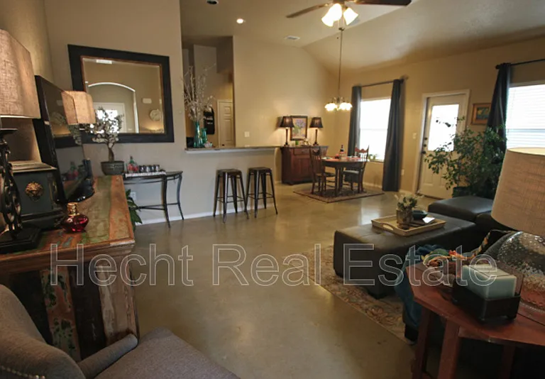 151 Joanne Cv — Photo 4
