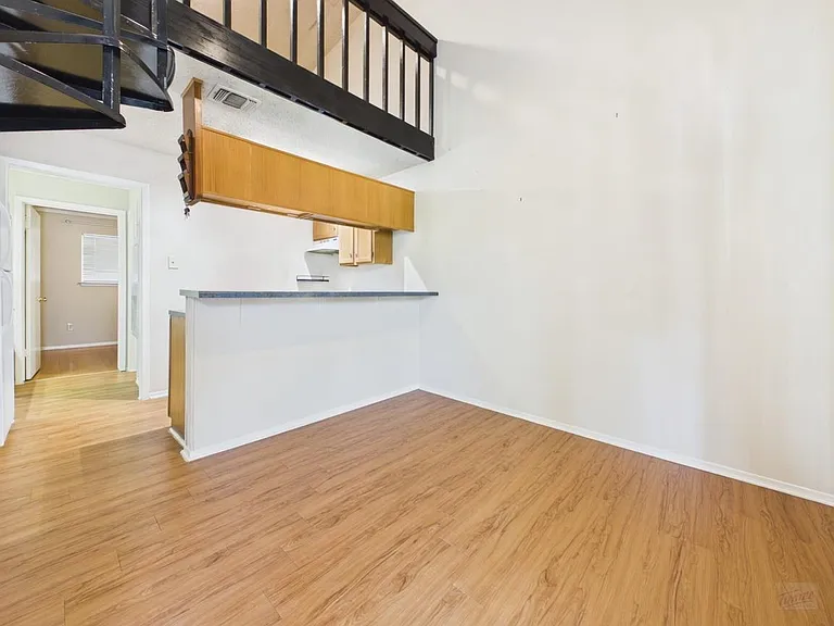 1905 San Gabriel St #206 — Photo 4