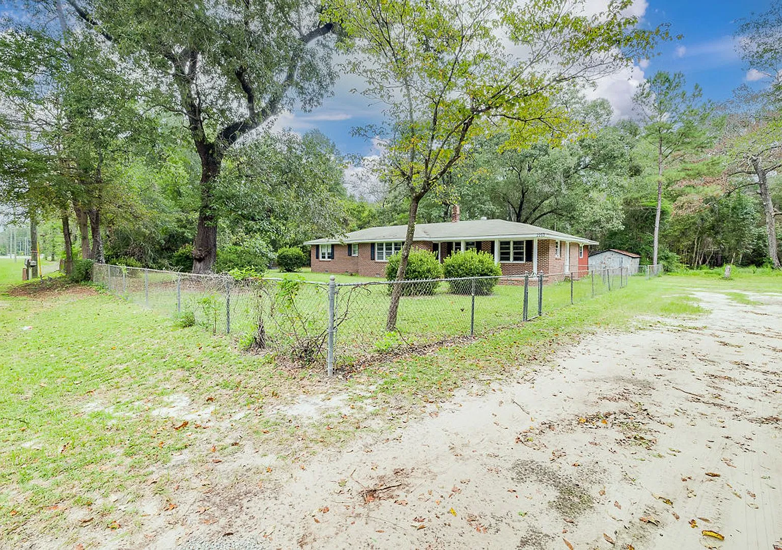Spacious 5-Bedroom Home on 1.6 Acres with Fenced Yard in Rincon! — Photo 4