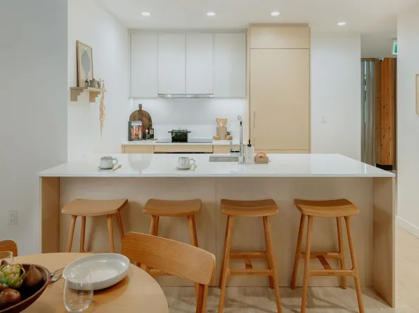 3633 Willingdon Ave #2004, Burnaby, BC V5C 5E8