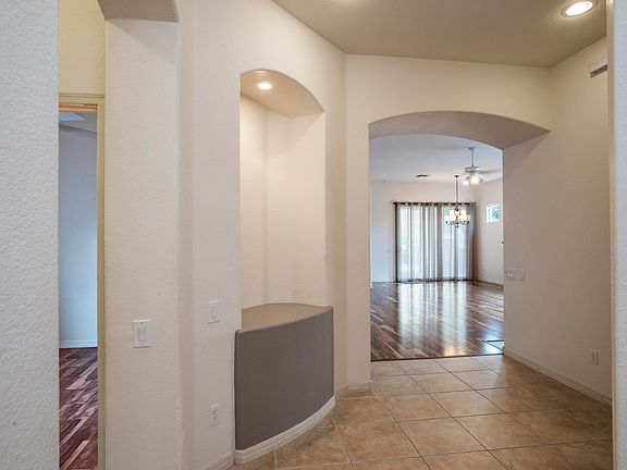 4th image of 908 W Cork Oak Pl