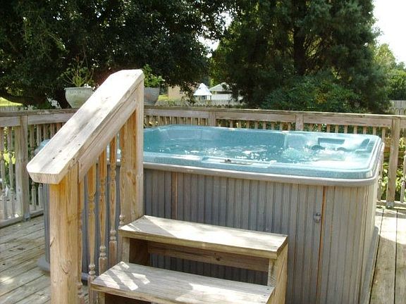 5th image of 220 Hidden Bay Dr