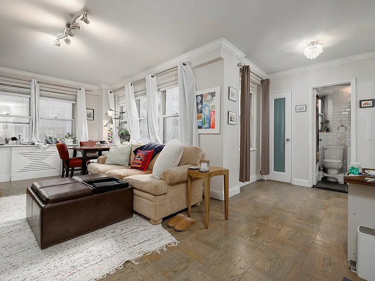 166 E 35th St #7A — Photo 3
