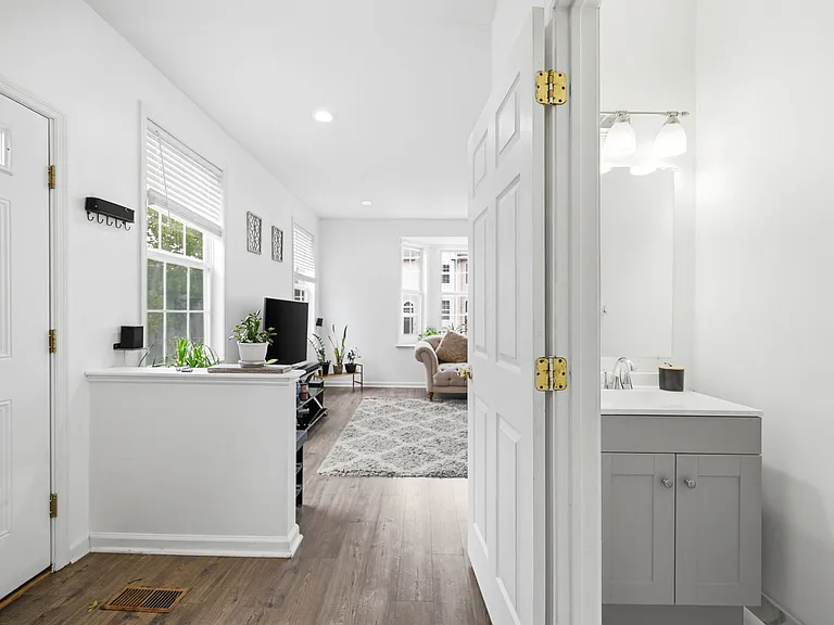 216 Barringer Dr — Photo 4