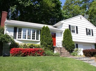 11 Junebar Ln, Norwalk, CT 06851