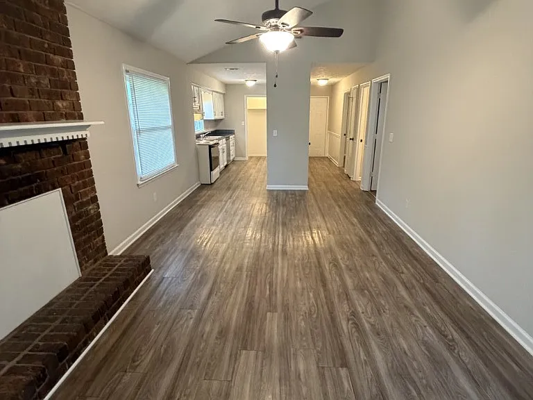 1232 Hamilton Dr — Photo 3