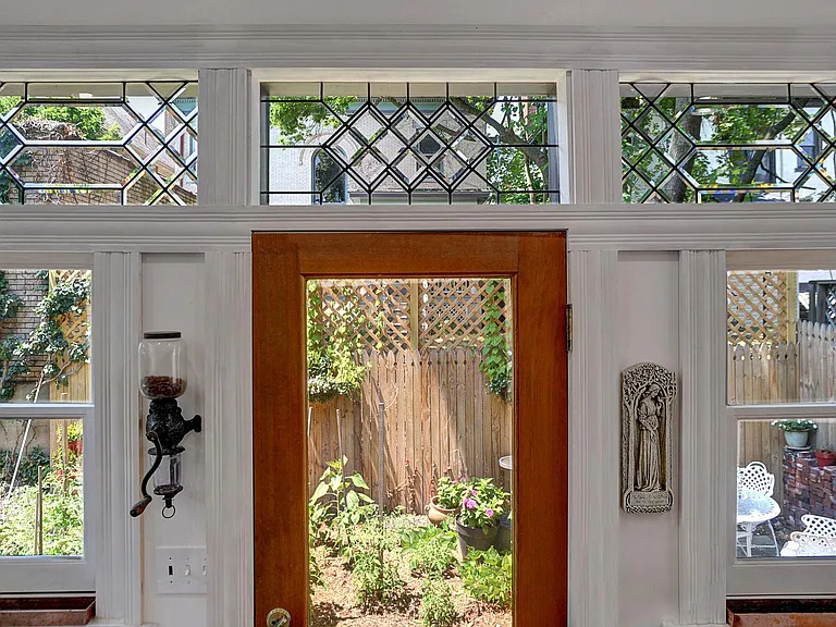 150 Stratford Ave — Photo 8