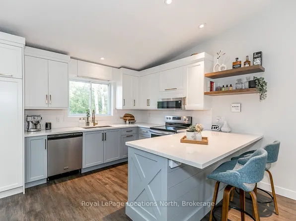 14 Dawson Dr #415, Collingwood, ON L9Y 5B4