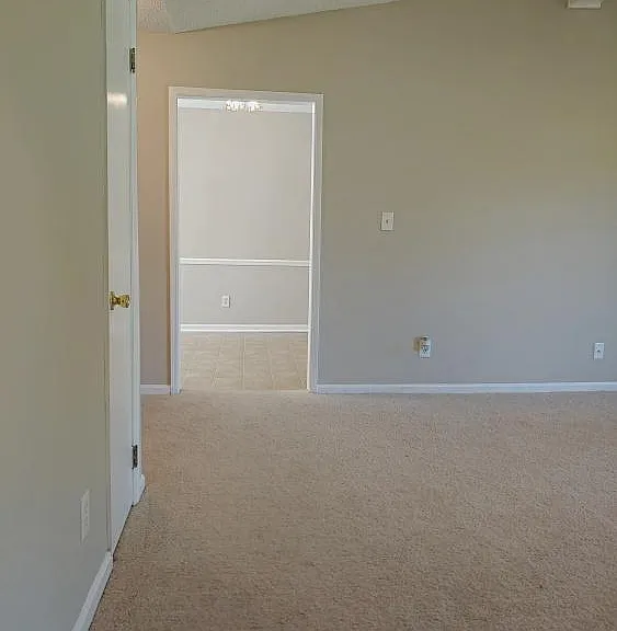 102 Pelham Dr — Photo 26