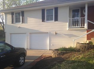 1209 SE Briarcroft St, Lees Summit, MO 64063