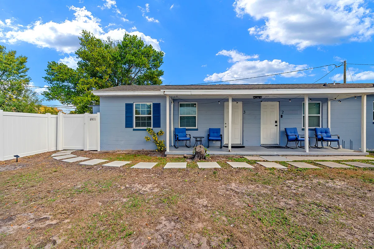 Front porch with porch chairs/table included to enjoy the fenced in backyard - 401 S Mars Ave #3
