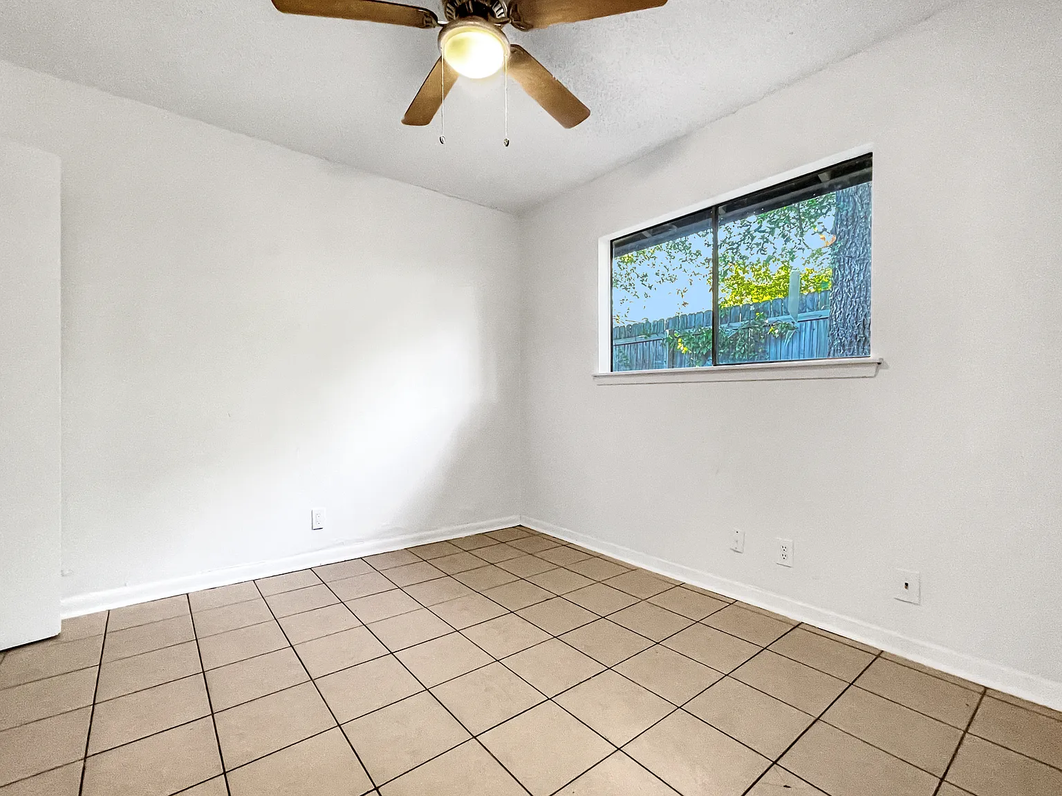 1 bed, 550 sqft, $1,050 — Photo 3