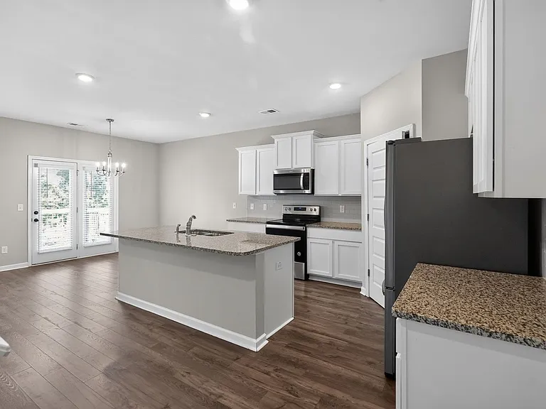 446 Furlough Dr — Photo 2