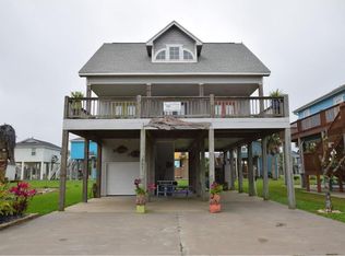 867 Palmetto Dr, Crystal Beach, TX 77650
