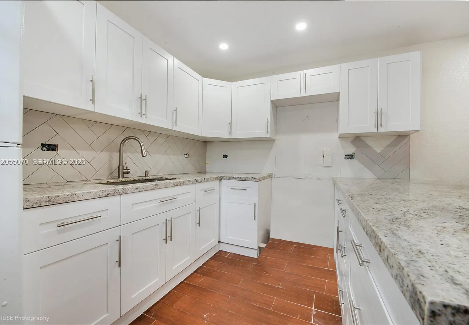 Rosales Condo — Photo 2