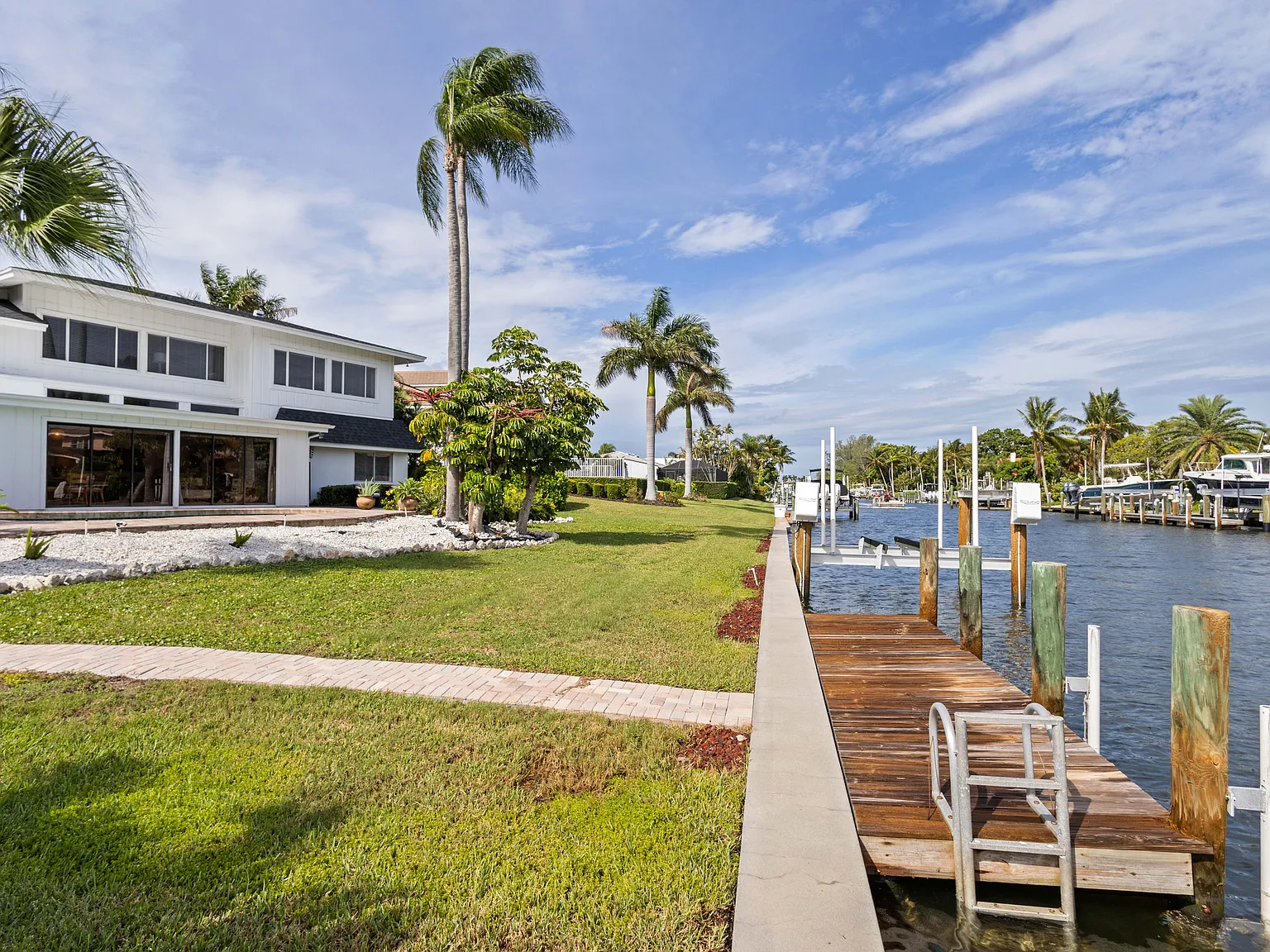 4 bed, 3975 sqft, $30,000 — Photo 2