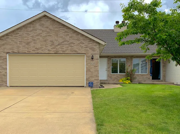 2823 Cronin Dr, Springfield, IL 62711