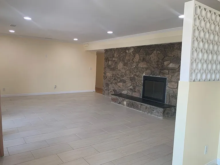 2023 Karen St — Photo 11