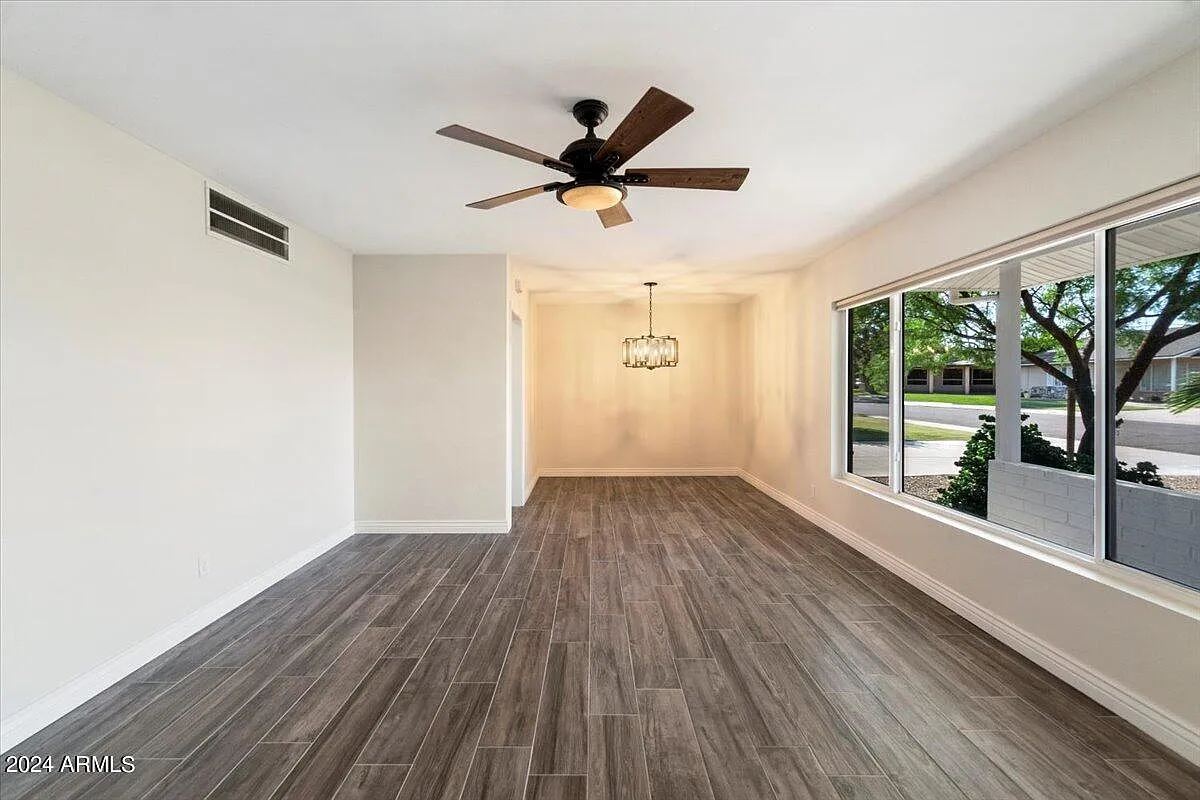 3 bed, 2.0 bath, 1922 sqft, $2,900 — Photo 4