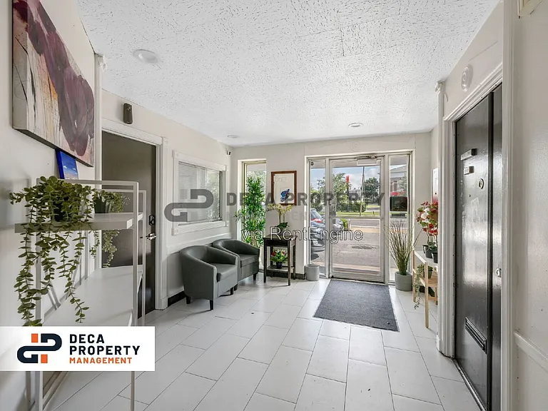 4020 Lindell Blvd #215 — Photo 8